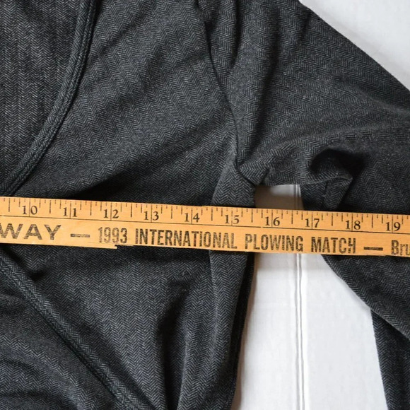 ZAKTI  Cross Front Top - Picture 7 of 10